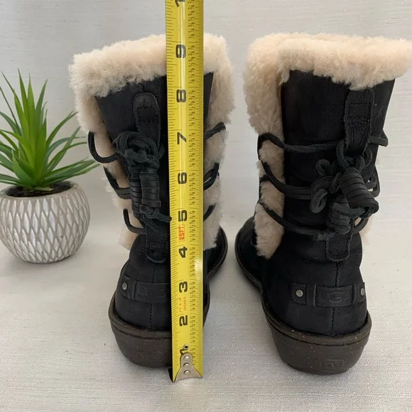 UGG Akadia Black Suede Leather Sherpa Lined Boots Women's 8 - Picture 11 of 15